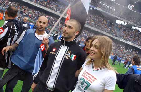 辽宁男篮王哲林末节关键表现（王哲林末节爆发助辽宁男篮锁定胜局）