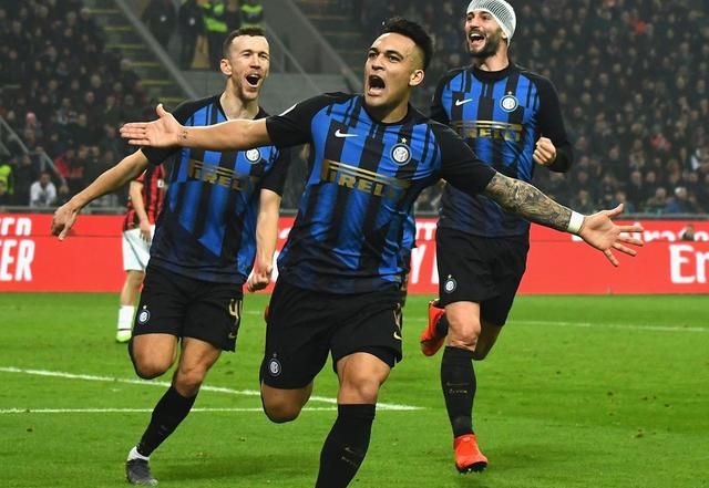 詹姆斯关键助攻锁定胜利（詹姆斯送出制胜助攻奠定胜局）