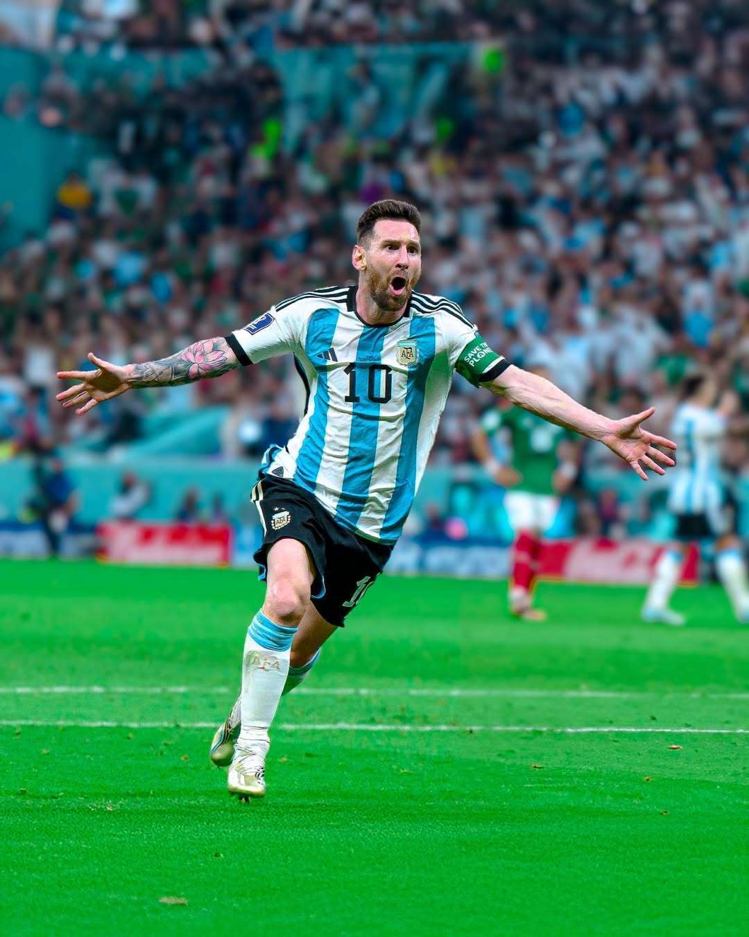 比赛结束后球员激动落泪（终场后球员喜极而泣）