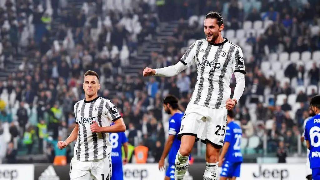 海斯：我感觉这支球队有很多的兄弟情谊，所有人都想保护彼此（海斯：球队充满兄弟情，人人都想互相守护）