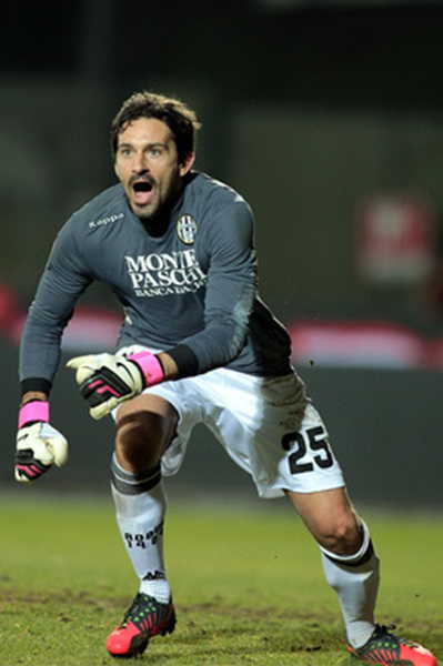 长春亚泰快速反击致胜（长春亚泰依靠迅速反击告捷）