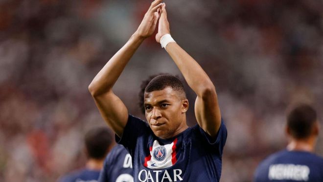 西甲：巴萨主场3-0完胜瓦伦西亚（西甲：巴萨主场三球零封瓦伦西亚）