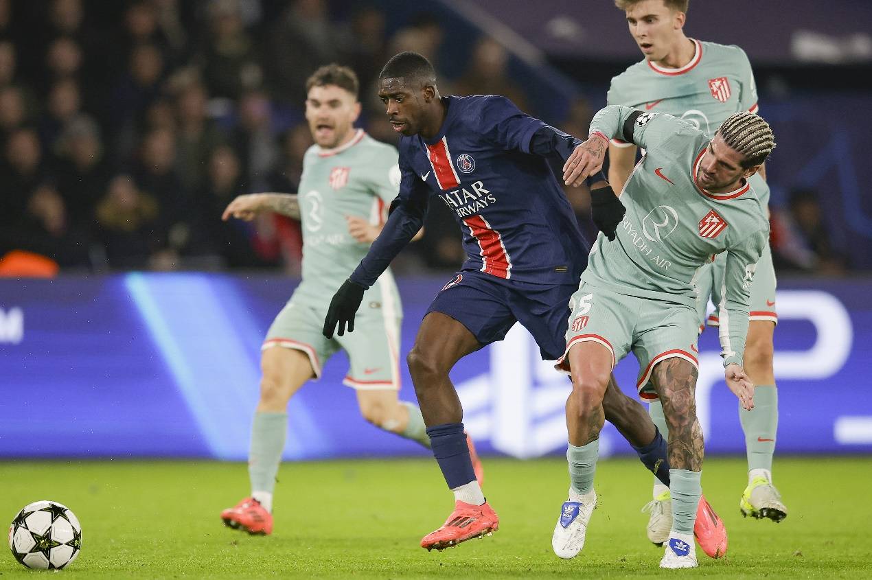 上海海港足球俱乐部举行2025赛季出征仪式（上海海港开启2025赛季征程，出征仪式启幕）