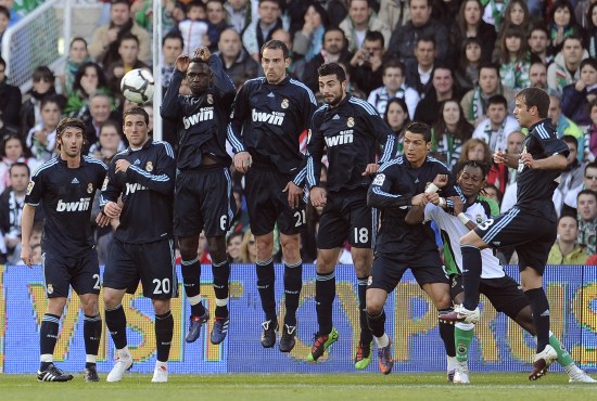 身价还得涨！尼科-帕斯13场5球5助攻，成意甲赛季首位造10球球员（身价继续飙升：尼科-帕斯13战5球5助，成意甲本季首位参与10球球员）